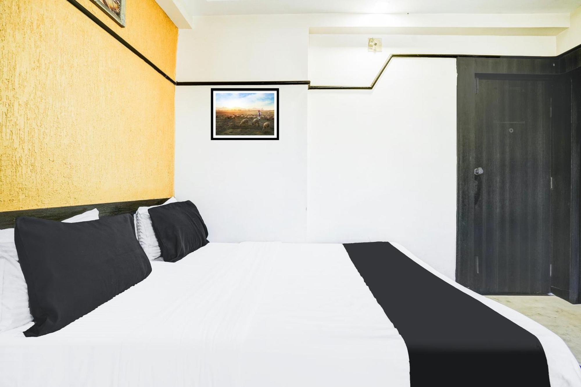 אחמדאבאד Super Collection O Ashram Road Near Sardar Bridge Formerly Hotel Apple Inn מראה חיצוני תמונה