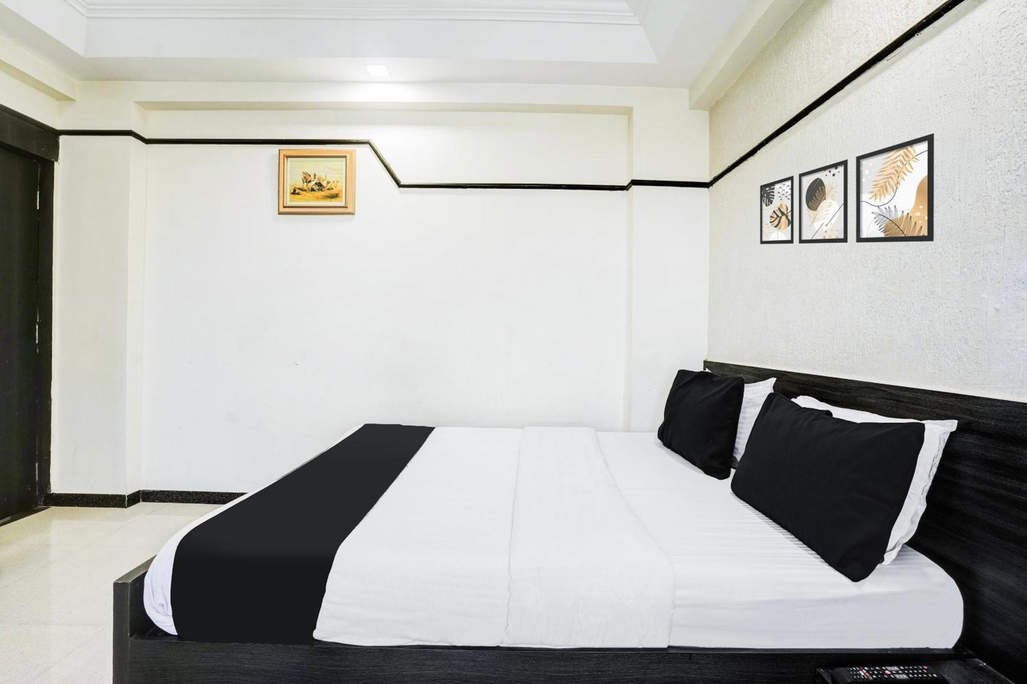 אחמדאבאד Super Collection O Ashram Road Near Sardar Bridge Formerly Hotel Apple Inn מראה חיצוני תמונה