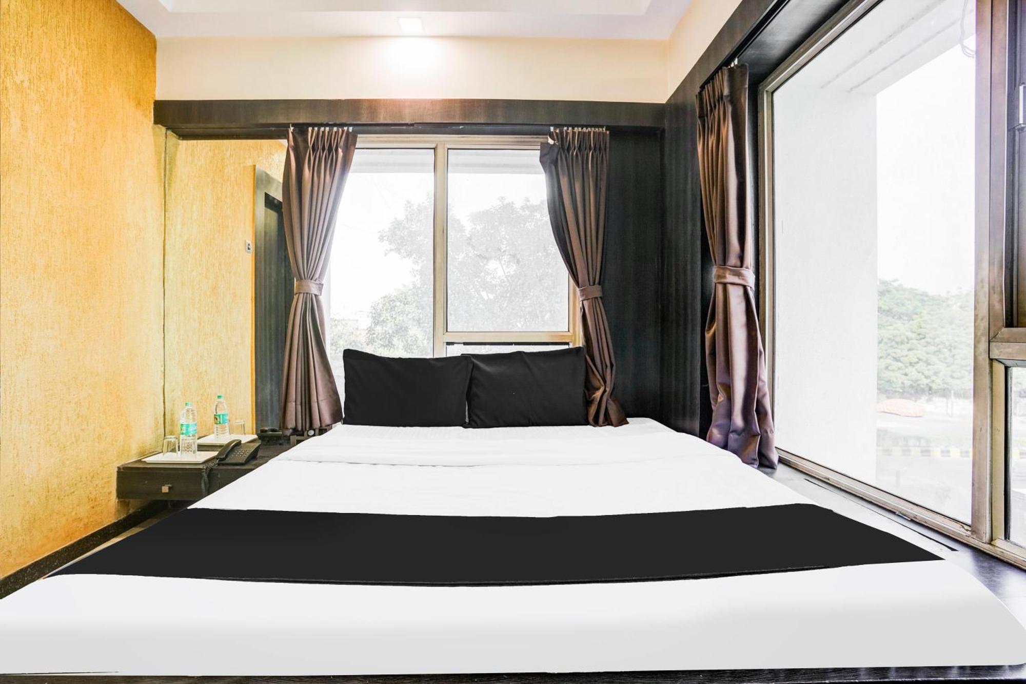 אחמדאבאד Super Collection O Ashram Road Near Sardar Bridge Formerly Hotel Apple Inn מראה חיצוני תמונה