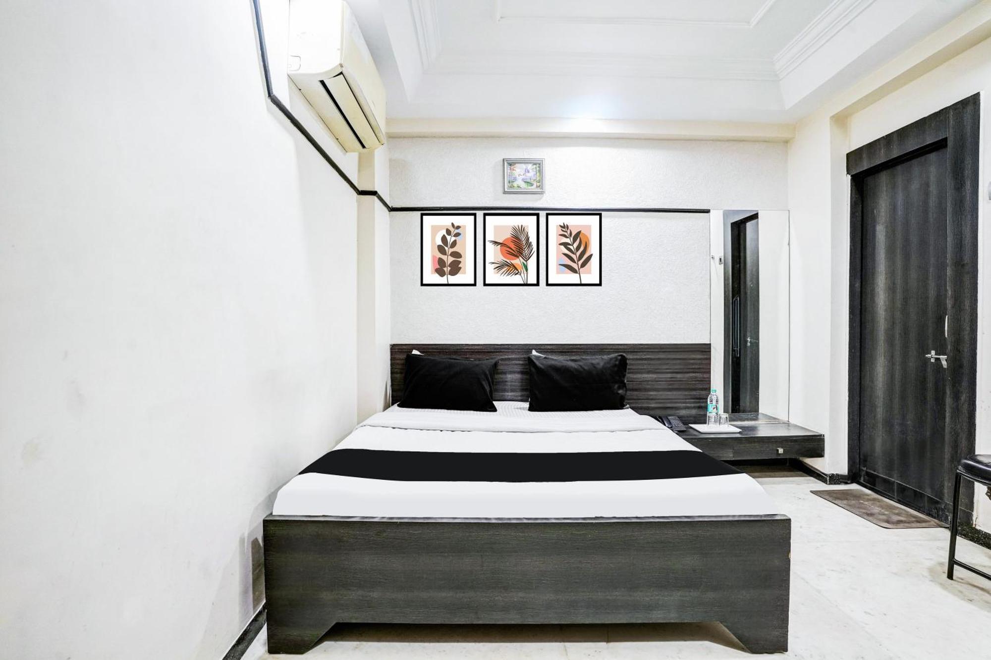 אחמדאבאד Super Collection O Ashram Road Near Sardar Bridge Formerly Hotel Apple Inn מראה חיצוני תמונה