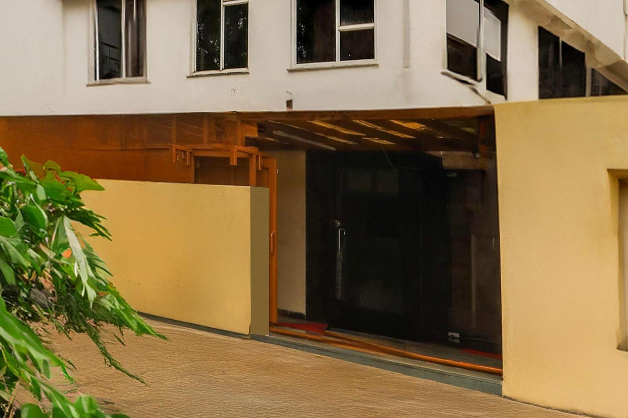 אחמדאבאד Super Collection O Ashram Road Near Sardar Bridge Formerly Hotel Apple Inn מראה חיצוני תמונה