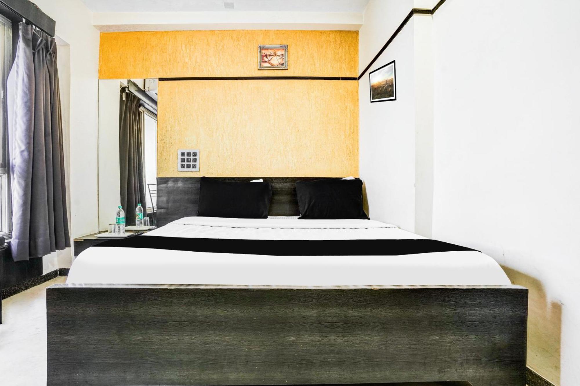 אחמדאבאד Super Collection O Ashram Road Near Sardar Bridge Formerly Hotel Apple Inn מראה חיצוני תמונה
