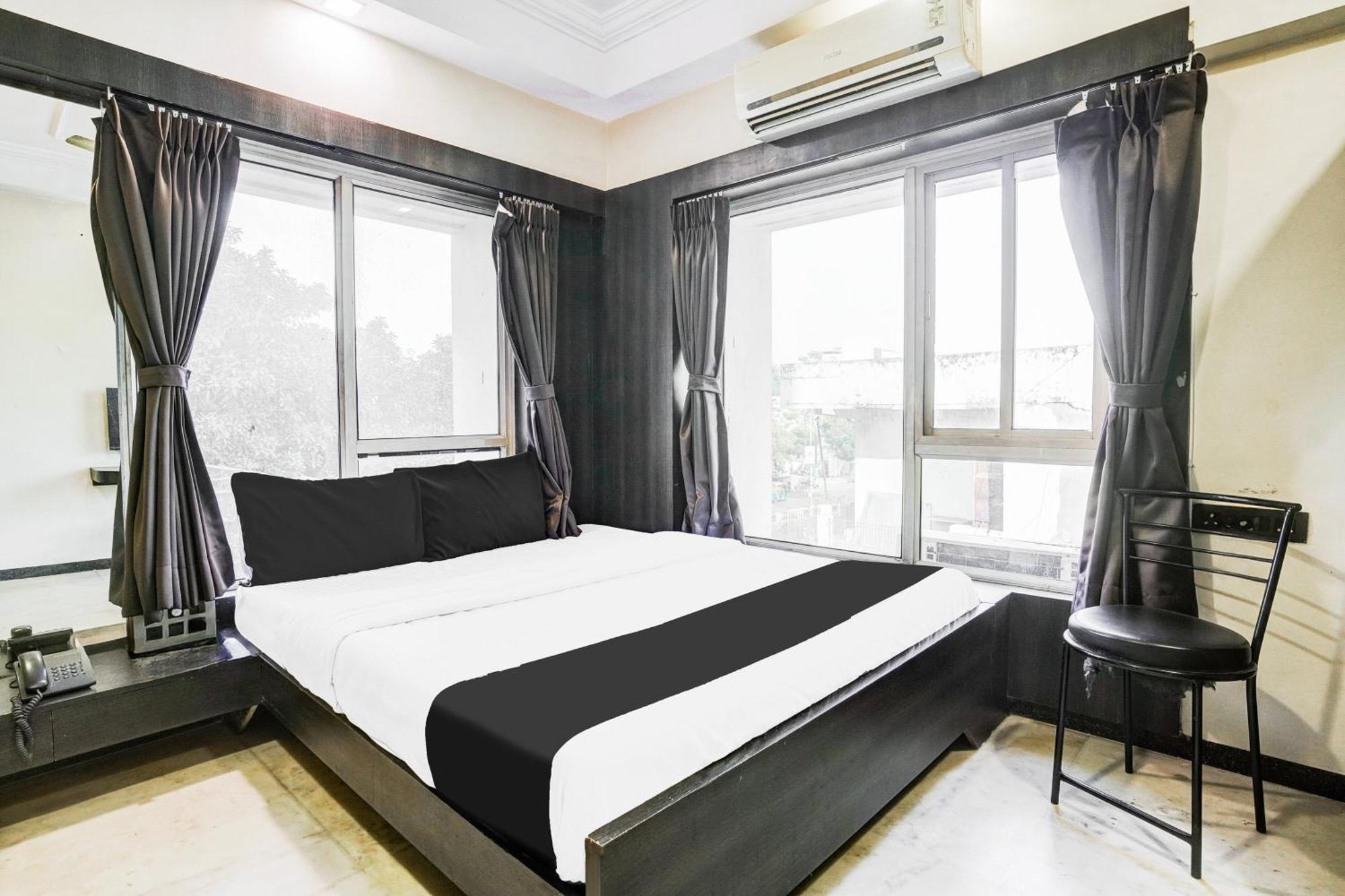 אחמדאבאד Super Collection O Ashram Road Near Sardar Bridge Formerly Hotel Apple Inn מראה חיצוני תמונה
