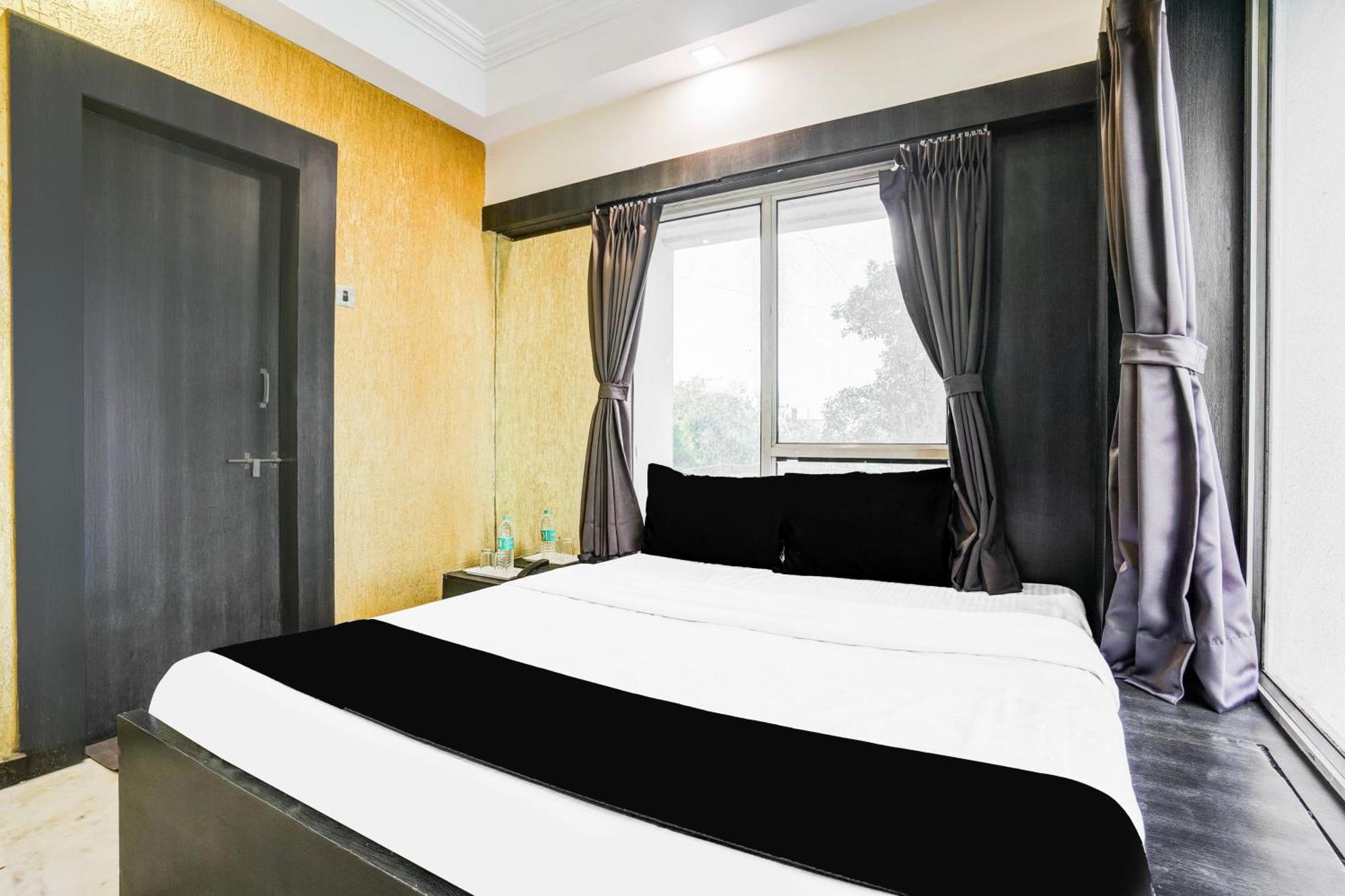 אחמדאבאד Super Collection O Ashram Road Near Sardar Bridge Formerly Hotel Apple Inn מראה חיצוני תמונה