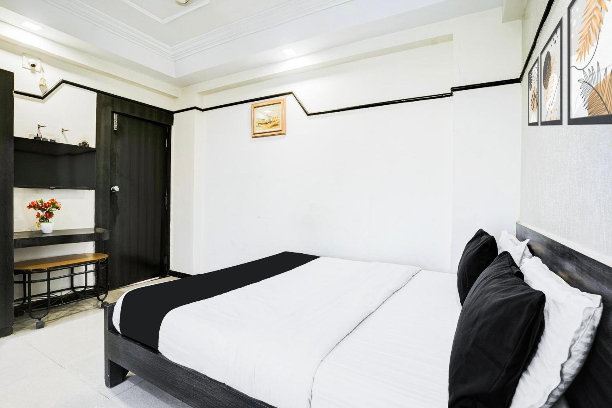אחמדאבאד Super Collection O Ashram Road Near Sardar Bridge Formerly Hotel Apple Inn מראה חיצוני תמונה